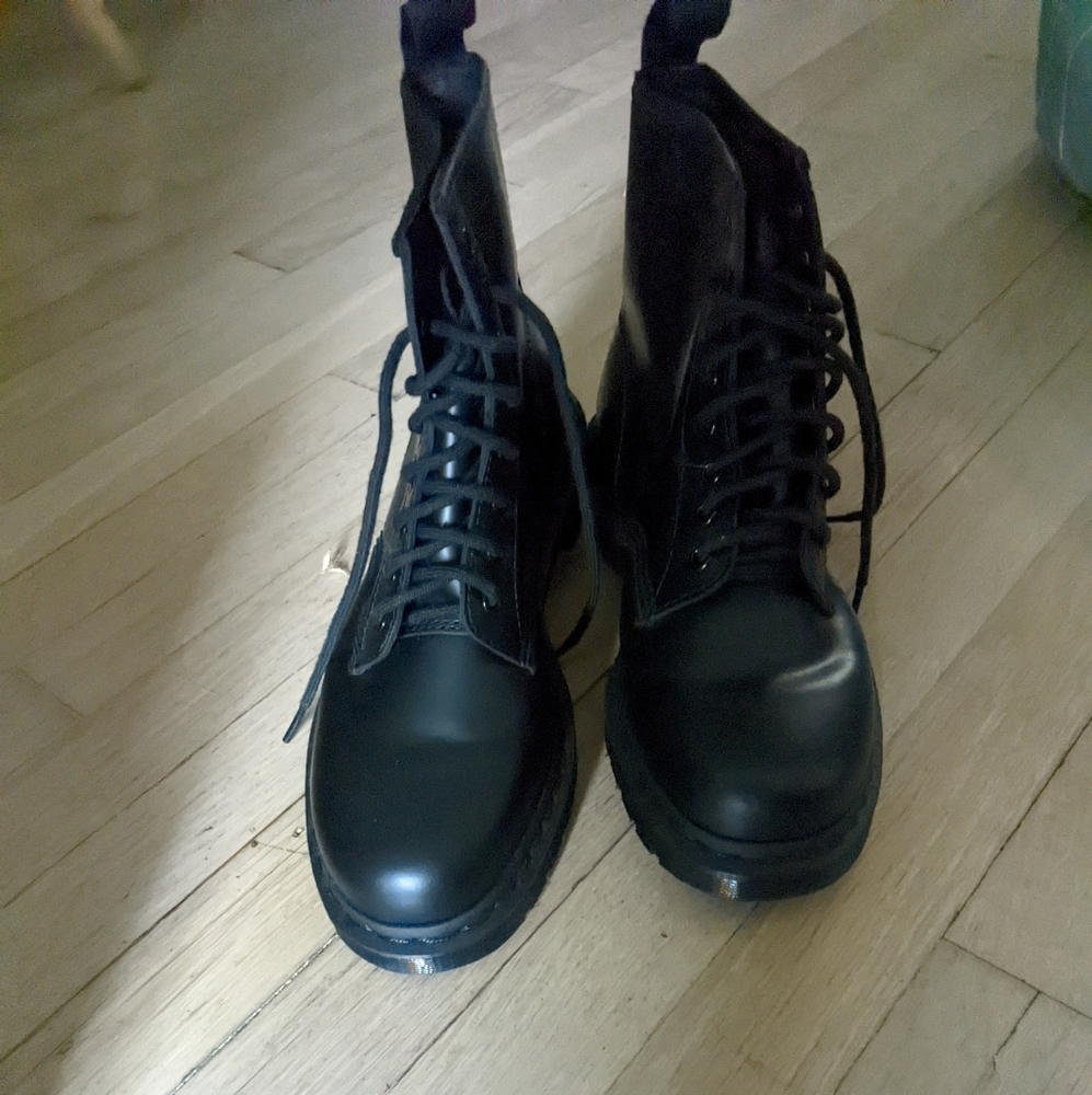 SOLD - Dr. Martens 1460 Mono Boots in Black, US size 9